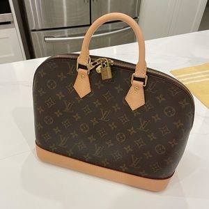💙SOLD 💙Authentic Louis Vuitton Alma PM